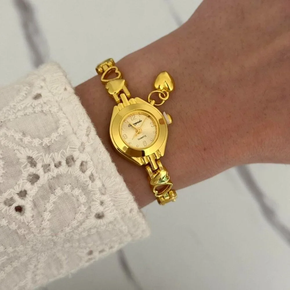 Sku0268 Retro Gold Heart Shaped Women Casual Watch Bracelet Stainless steel